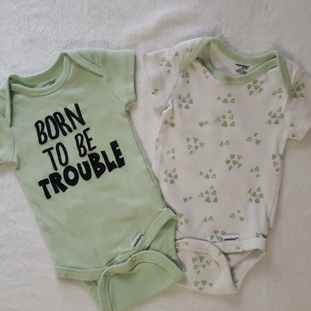 Green onesie set 💚
